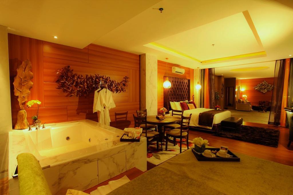 Royal Asnof Hotel Pekanbaru Exterior photo
